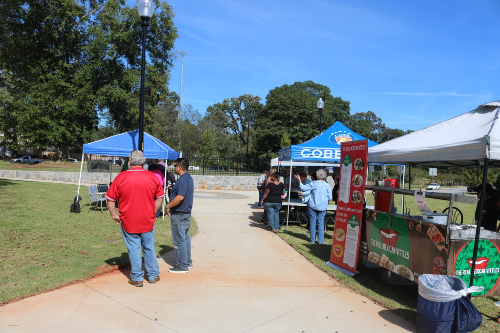 Mableton Square tree lighting and candy cane hunt Cobb Courier