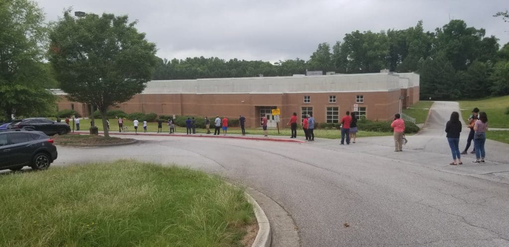 Line at Lindley Middle School voting site (photo by Larry Felton Johnson)